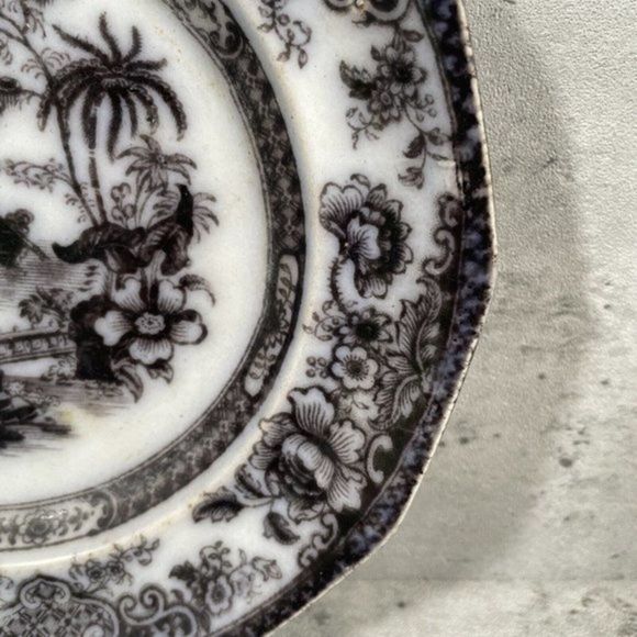 Antique J. Heath Tonquin Ceramic JH Black Boat Round Salad Plate 7" x 7" - Picture 3 of 8